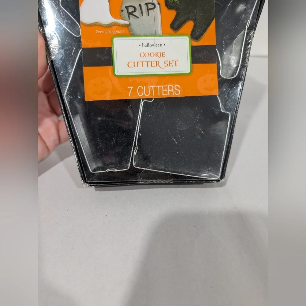 Wilton Halloween Cookie Cutter Set - Set of 7 - NEVER USED
